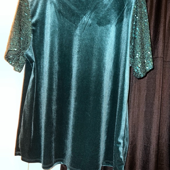 Green Boutique Top - Picture 3 of 5